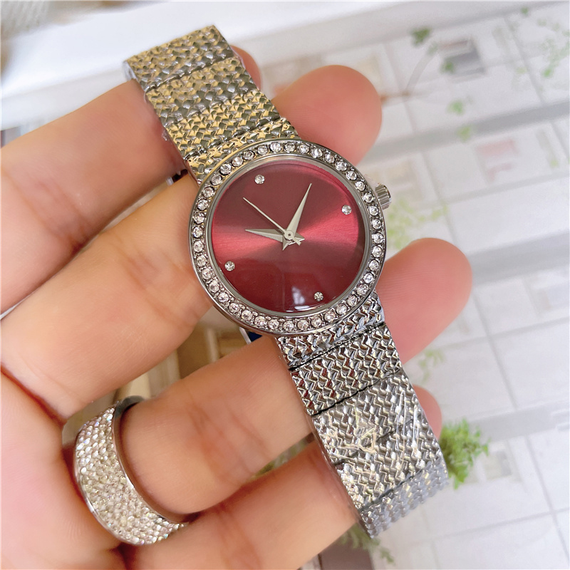 Marque de mode montres-bracelets femmes dames fille cristal Style luxe métal acier bande Quartz horloge Di 44