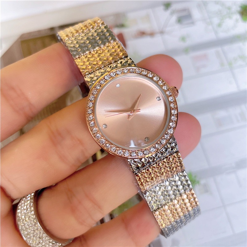 Marque de mode montres-bracelets femmes dames fille cristal Style luxe métal acier bande Quartz horloge Di 44