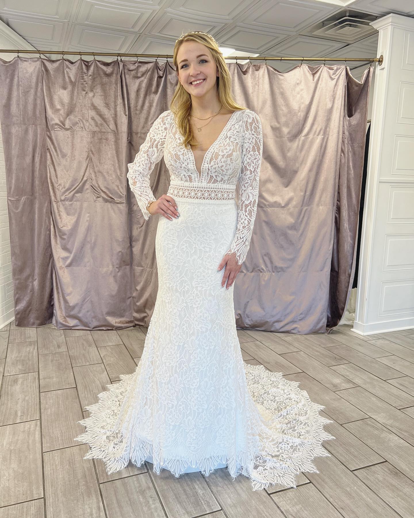 Boho Abito da sposa in pizzo 2023 Maniche lunghe Profondo scollo a V Abiti da sposa Cappella Treno Giardino Castello Spiaggia Robe de mariee Schiena aperta Abiti da sposa Bridetobe