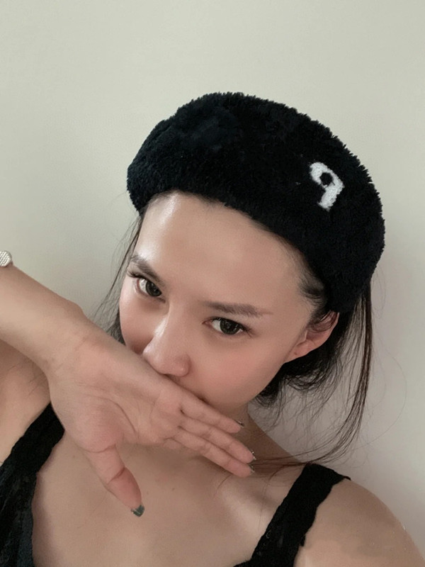Med Box P Brand Winter Fur Designers pannband Black White Colors Warm Thick Hair Accessories Headwear Letter Pannband