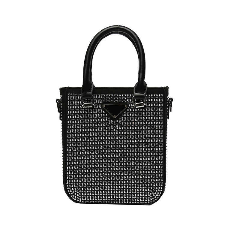 Usine en gros nouveau 2023 Cyber Red même Flash diamant polyvalent mini sac à main Hugh une épaule Straddle