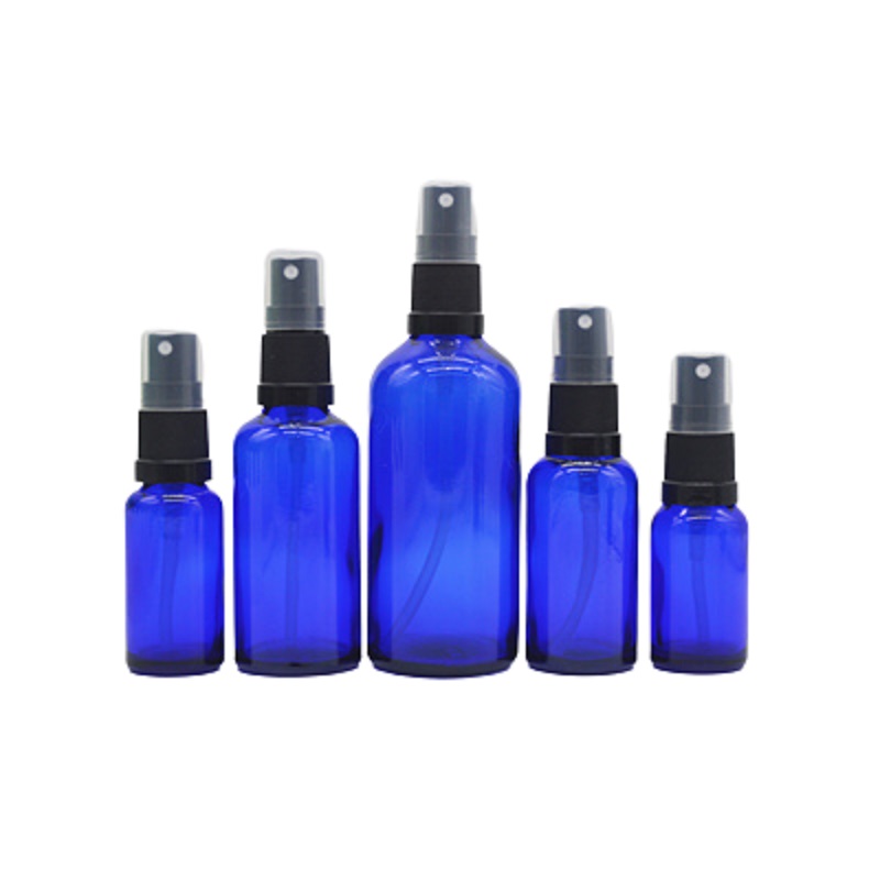 Verpackung: Leere klare blaue Glasflasche, runde Schulter, schwarze Spary-Presspumpe mit durchsichtigem Deckel, nachfüllbarer Verpackungsbehälter, 10 ml, 15 ml, 20 ml, 30 ml, 50 ml, 100 ml