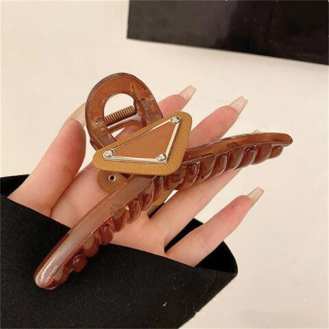 Luxury Womens Triangle Hair Clips For Women Girls Brand Letter Designer Barrettes Fashion Hair Jewelry Hairpin Hairclip