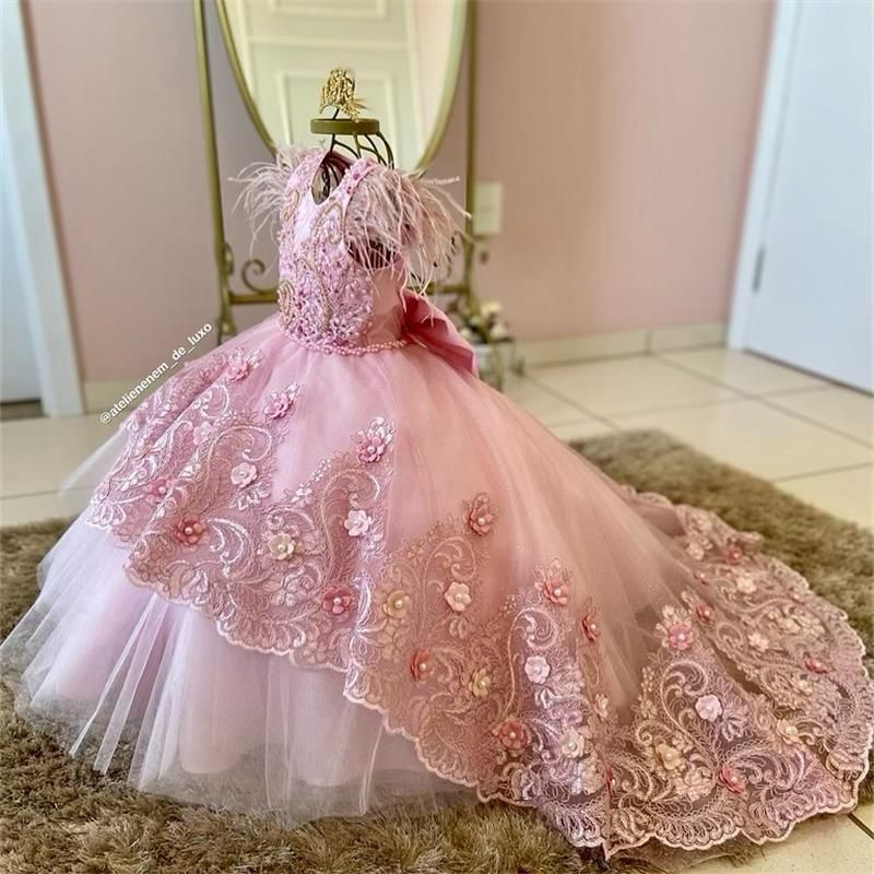 2023 Princess Pink Lace Feather Flower Girl Dresses Crystal Beaded 3D Floral Sweep Train Jewel Neck Gilrs Pageant Dress Little Kids First Communion Dress