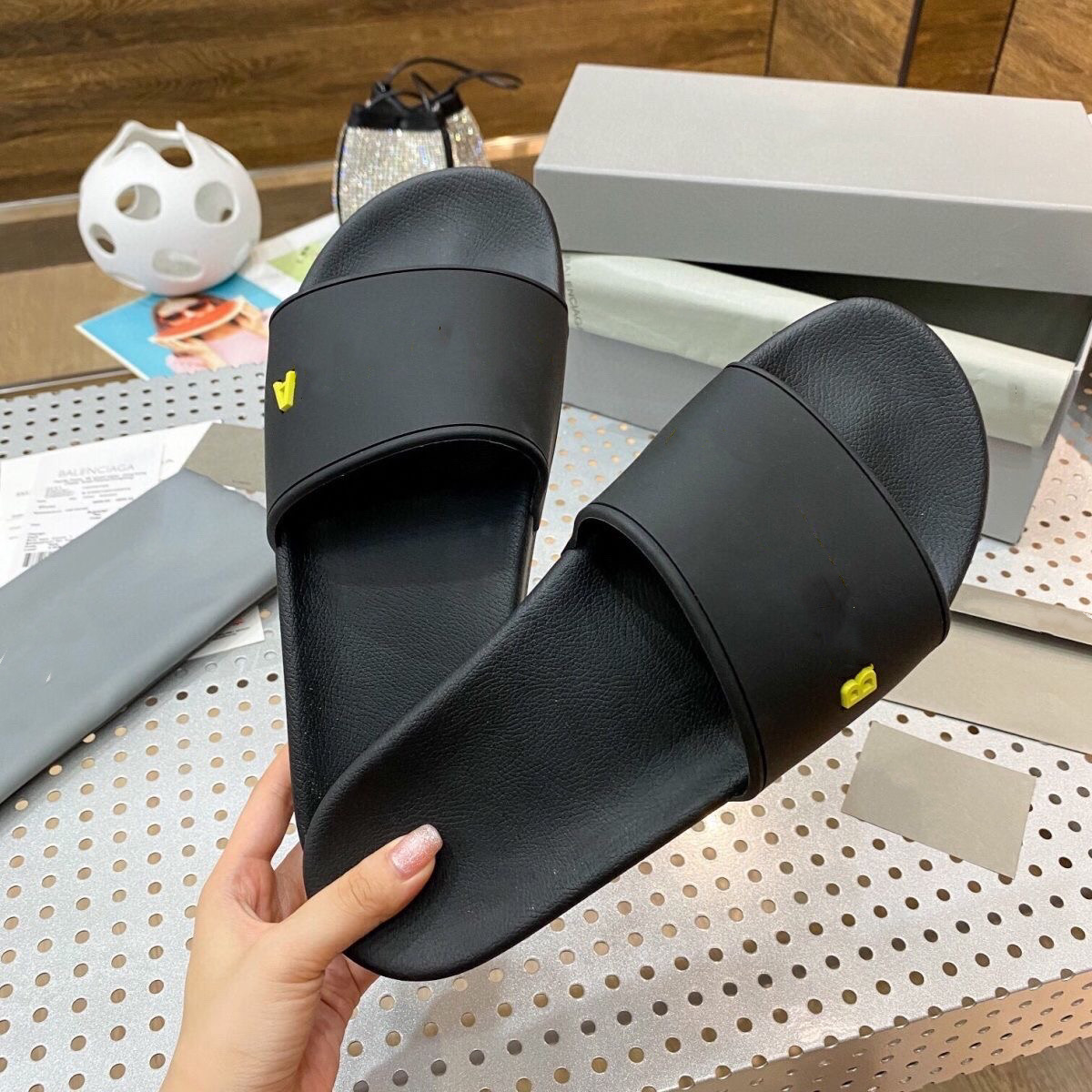 2022 pantofole pantofole piatte antiscivolo scarpe da spiaggia alla moda sandali morbidi e impermeabili