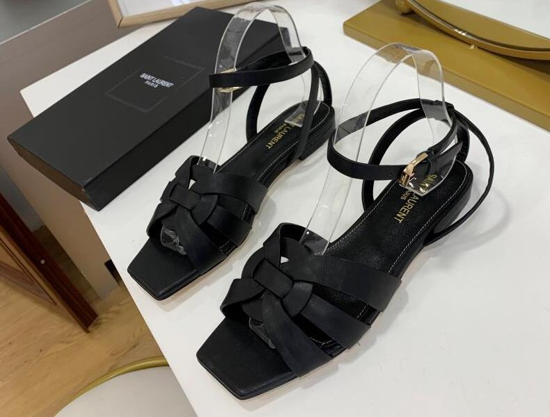 5A 8179200 Sandaler Tribute Platt Sandal Patent Slät Läder Tofflor Designerskor för kvinnor Storlek 35-43 Fendave
