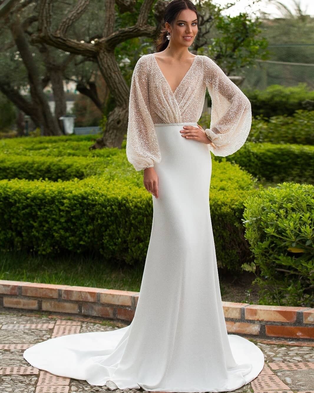 2023 Robe de mariée de luxe sexy col en V à manches longues bouffantes Boho robes de mariée dos nu paillettes perles satin robes de Noiva Robe de Mariage