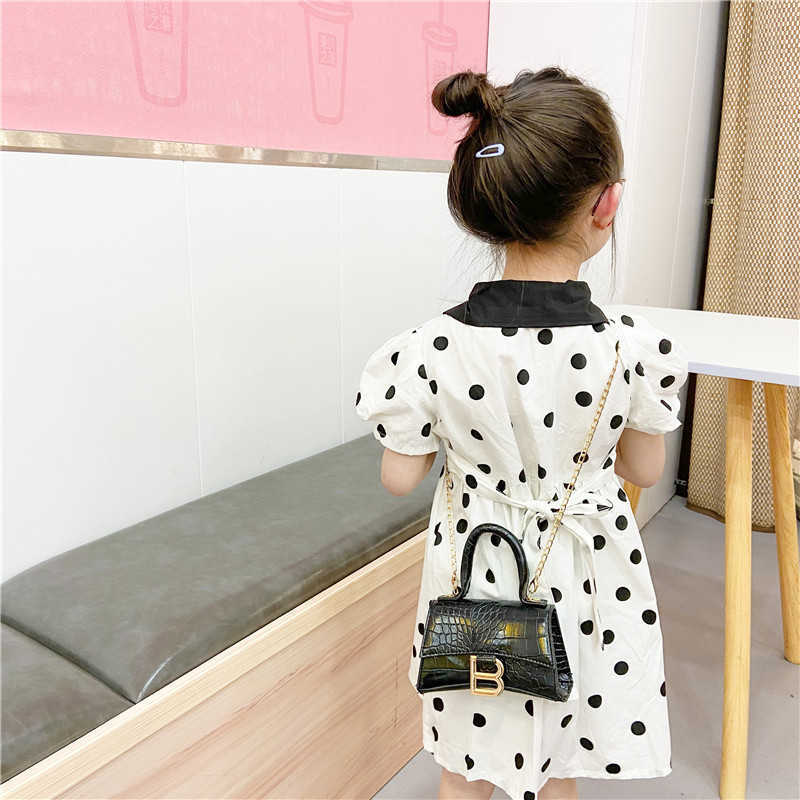 Usine en gros nouveau 2023 Petite femme nouvelle bouche rouge enveloppe bébé loisirs One Shoulder Messenger Girl motif crocodile accessoires enfants