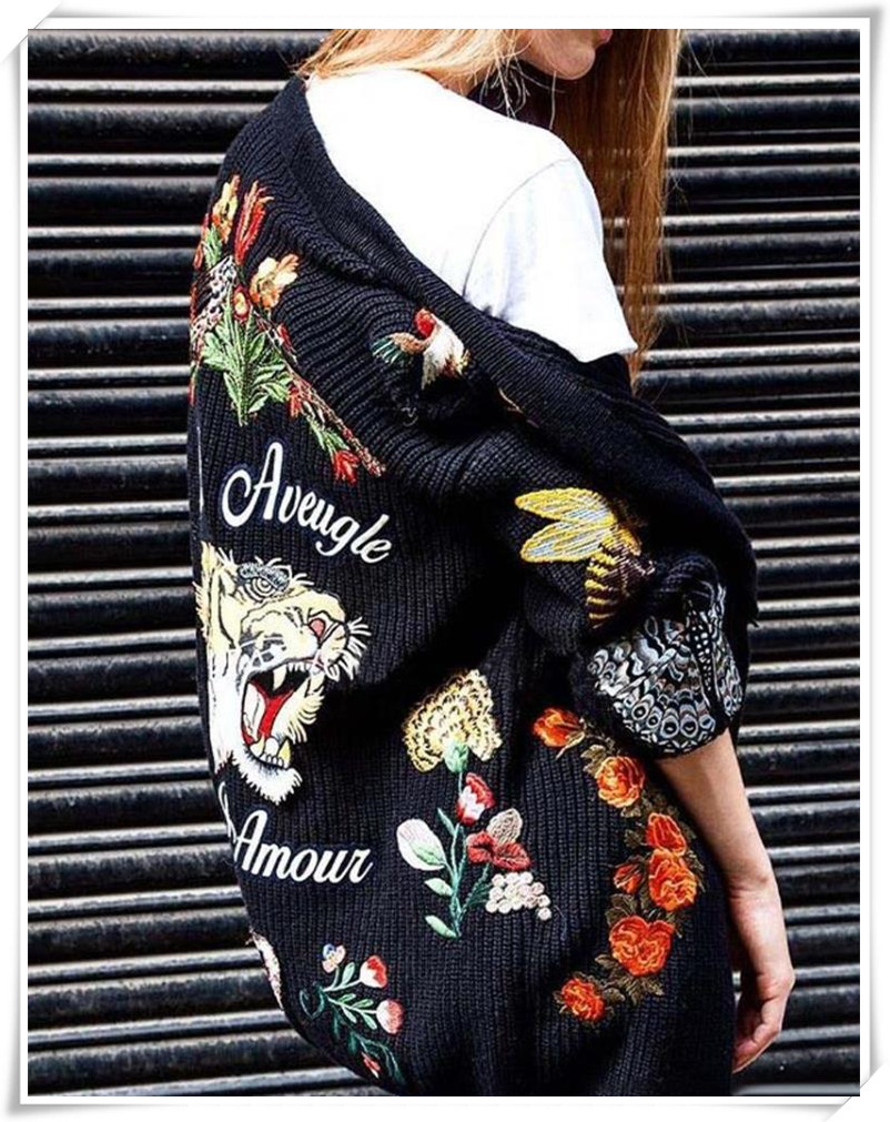 2023 Christmas Women's Jackets Runway Designer Cartoon Embroidery Sweater Cardigan Women Long Sleeve Knitted coat Female autumn winter Clothes