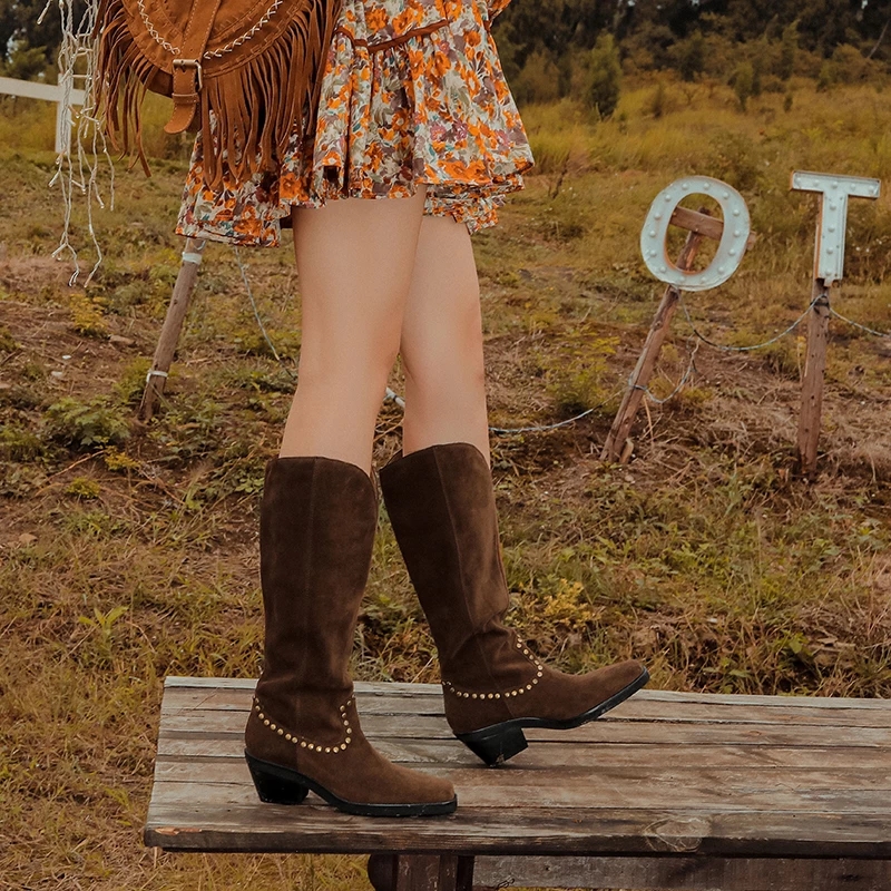 Westernstiefel mit klobigem Absatz und mittlerer Wade, Cowgirls, einfache Nietenschuhe, Kuh-Wildleder, tägliche Botas, Slip-on-Frühlingsherbst-Frauenstiefel