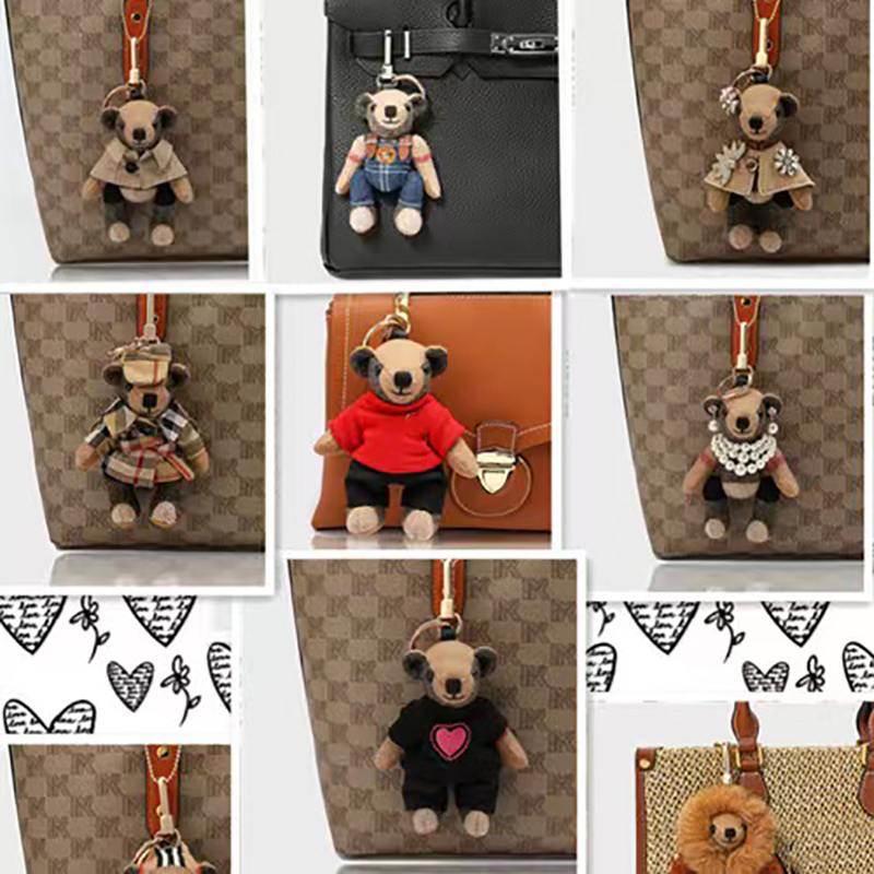 Marques de luxe de créateurs kawaii ours keychain caricature de bande dessinée vintage toy poupée clés de voiture pour femmes ornements de sacs de bijoux