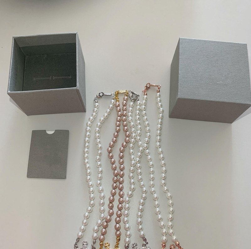 Collana di perline di perle femminili di moda gioielli da donna Marca catena d'oro Collane di design Catene con ciondolo Atmosfera punk con scatola