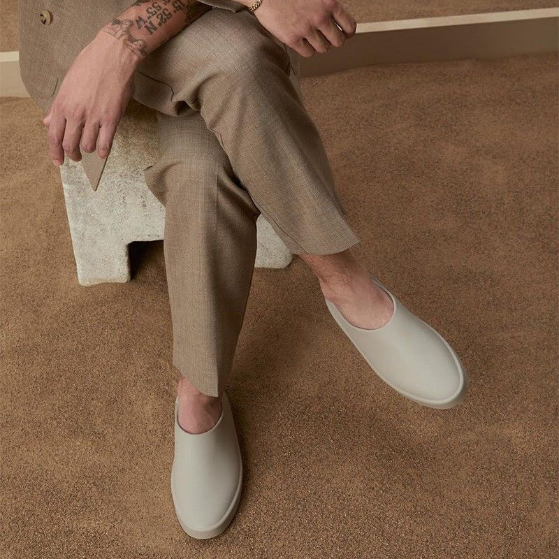 2022 Slippers Antipkid с толстыми поднятыми туфлями Muller Lovers Lovers Lovers Flat Обувь вентиляция мягкая водонепроницаем