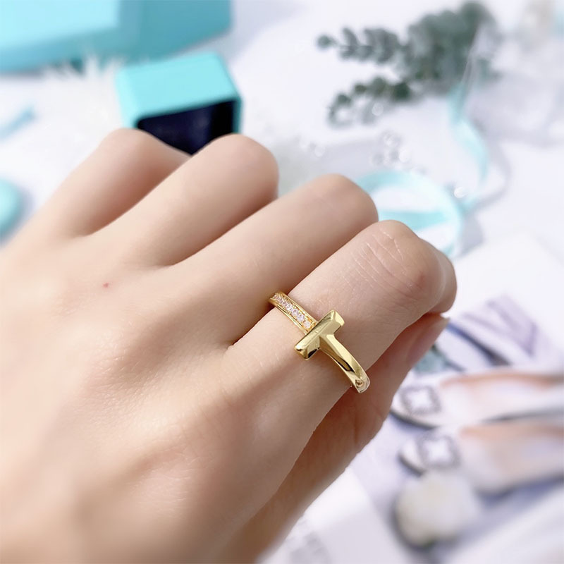 Nya anländer mode dubbel T-ring Smycken för kvinna man älskare ringar 18K guld-färg och ros Smycken Bijoux