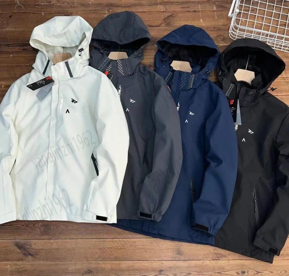 Windbreaker vs Parka: Which lightweight jacket is best for [season