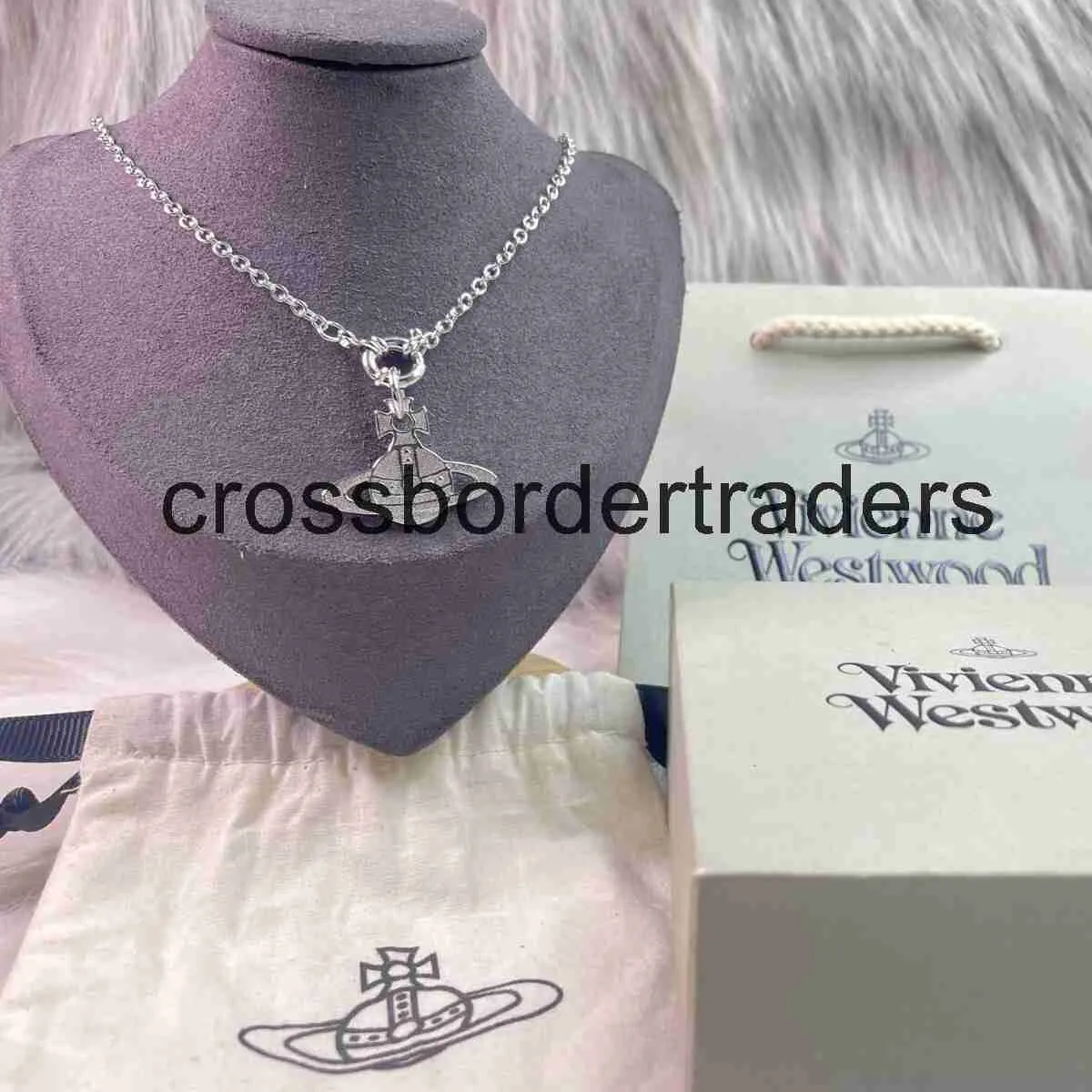 Viviane Jewelry Weswood 皇太后ネックレス ユニセックス三次元惑星 