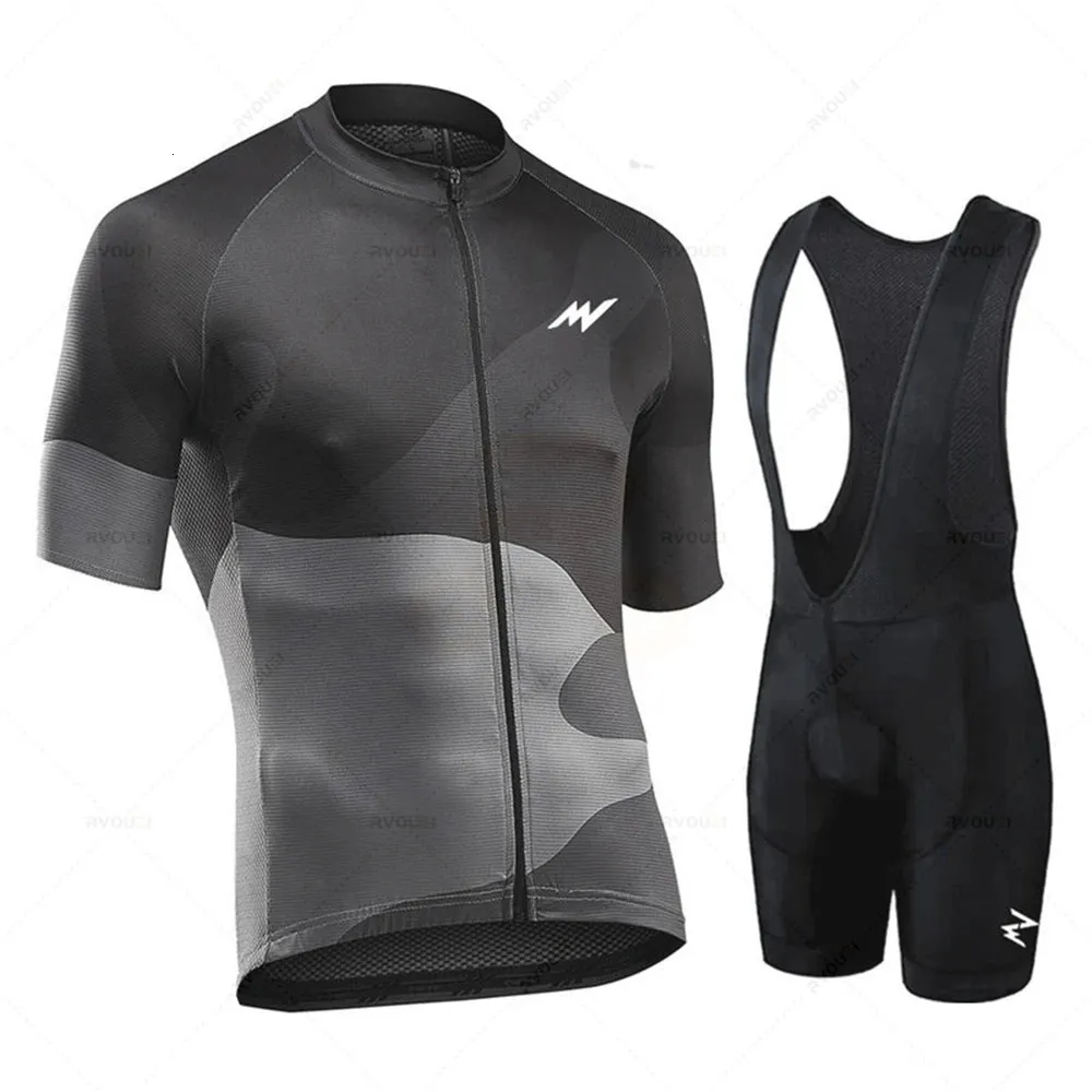 Tuta da Triathlon a Maniche Corte da Uomo, 2024 Nuovi MTB Body Trisuit Cycling Skinsuit with Gel Pad per Nuoto/Corsa/Ciclismo, Abbigliamento Ciclismo Imbottita, Monopezzo (TYP-1,S