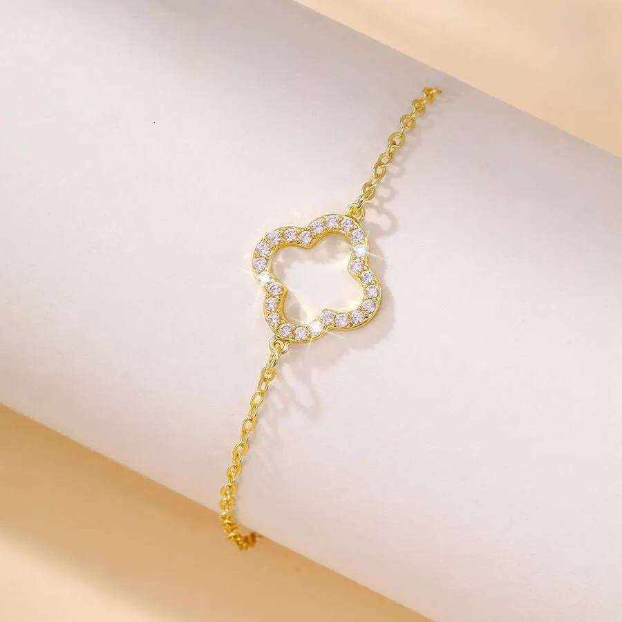 Openwork Flower Bracelet Micro Pave Zirconia Four Leaf Design A Fashionable Lady's Lucky Charm_voghion.com