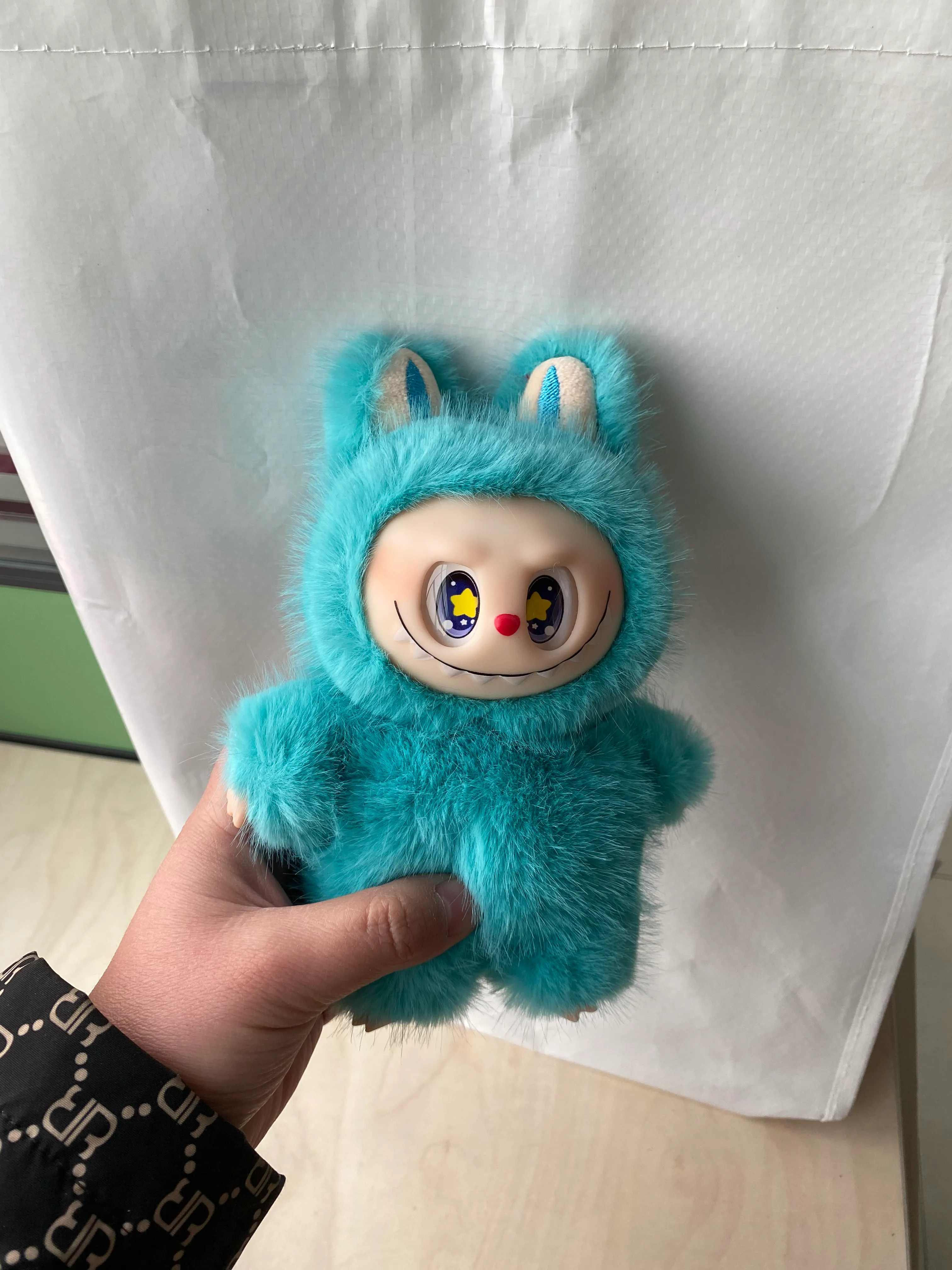 Labubu The Monsters Big Into Energy ぬいぐるみフィギュア ...を 