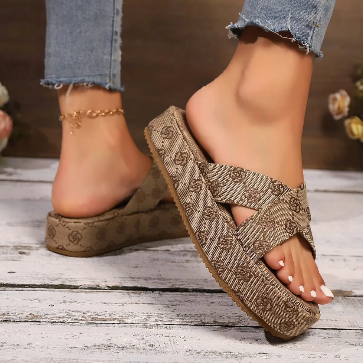 Beliebte, versandkostenfreie Damen-Hausschuhe mit dicker Sohle, leichte Sandalen aus Denim in Pflaumenblüten-Optik_voghion.com