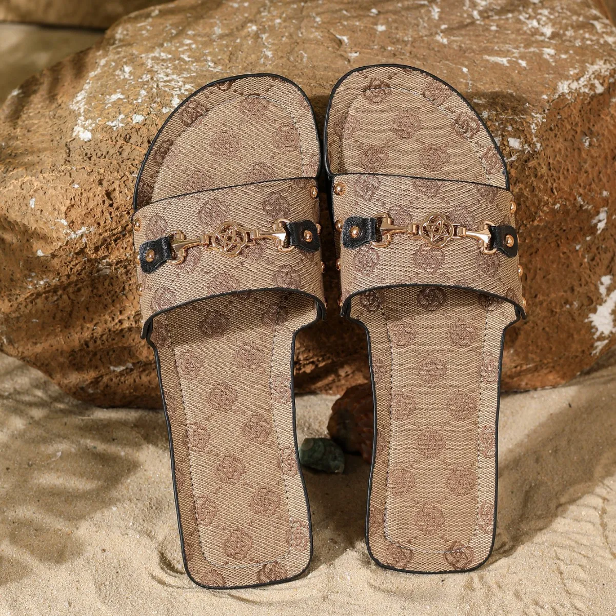 Heiß begehrte, versandkostenfreie, flache Einteiler-Sandalen mit runder Spitze – leichtes und minimalistisches Design, perfekt für den Strand_voghion.com
