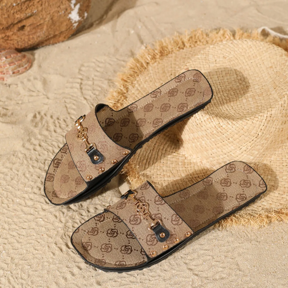 Heiß begehrte, versandkostenfreie, flache Einteiler-Sandalen mit runder Spitze – leichtes und minimalistisches Design, perfekt für den Strand_voghion.com
