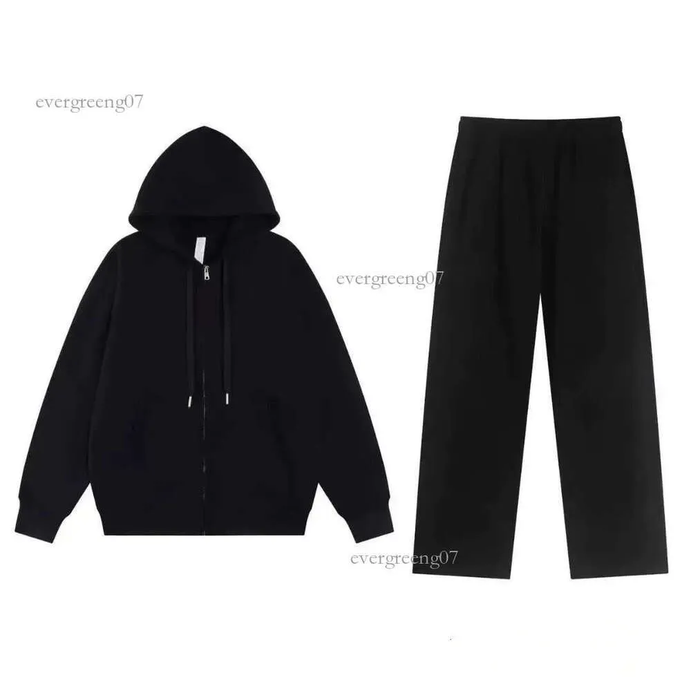 Men's Quarter Zip Sweatshirt Buying Guide: Material & Fit