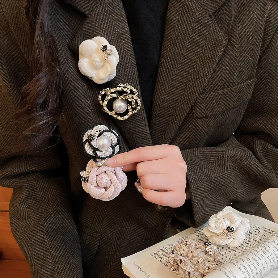 Fabric Inlaid With Diamonds Flowers Pearls Brooch French Retro Temperament Versatile Chest Flower Light Luxury High End_voghion.com