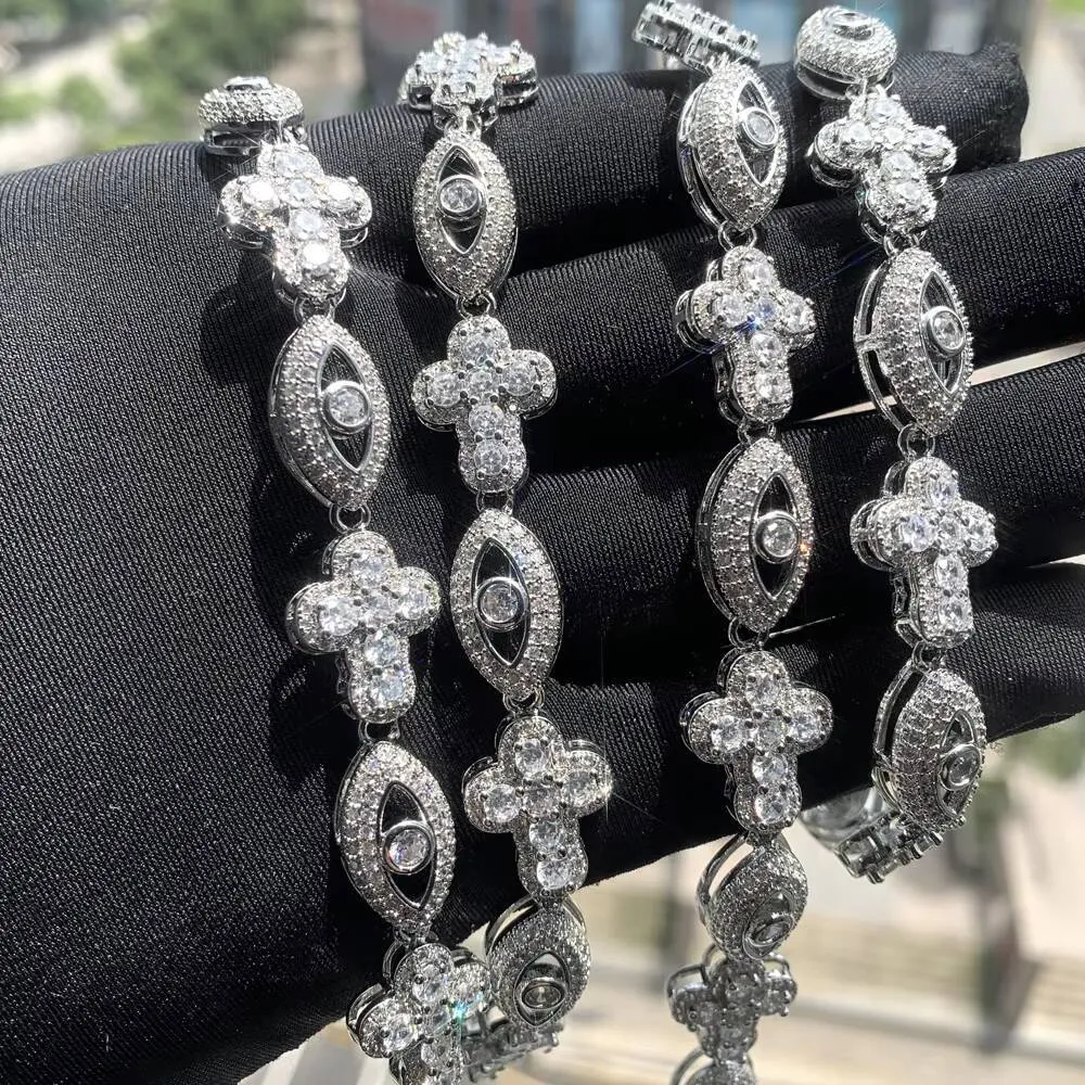 Collana da uomo 2026 con ciondolo a forma di croce e occhio di Allah in moissanite VVS con texture a crepe di ghiaccio e micro-intarsio, stile rapper._voghion.com