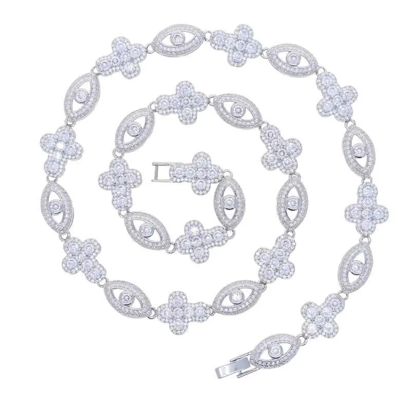Collana da uomo 2026 con ciondolo a forma di croce e occhio di Allah in moissanite VVS con texture a crepe di ghiaccio e micro-intarsio, stile rapper._voghion.com