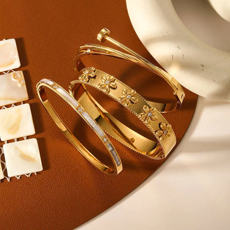 Elegant Geometric Bangle Bracelet 18k Gold Plated Titanium Steel_voghion.com