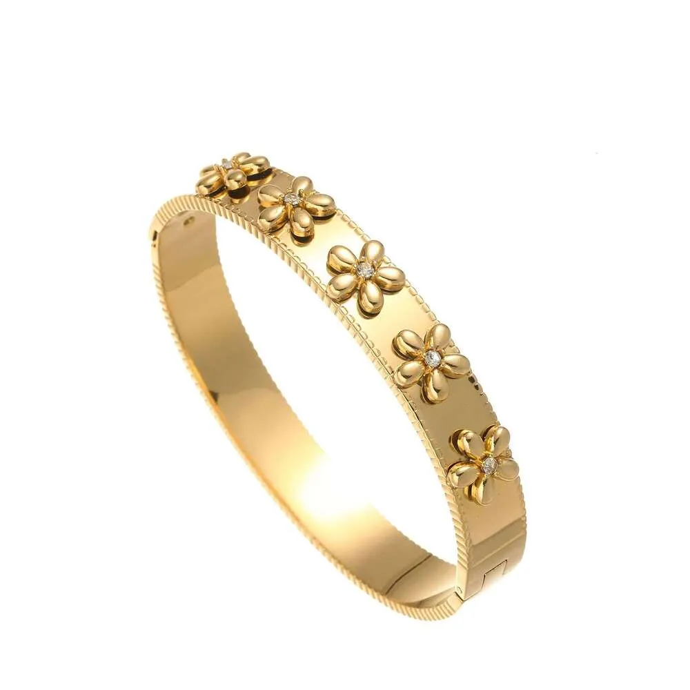 Elegant Geometric Bangle Bracelet 18k Gold Plated Titanium Steel_voghion.com
