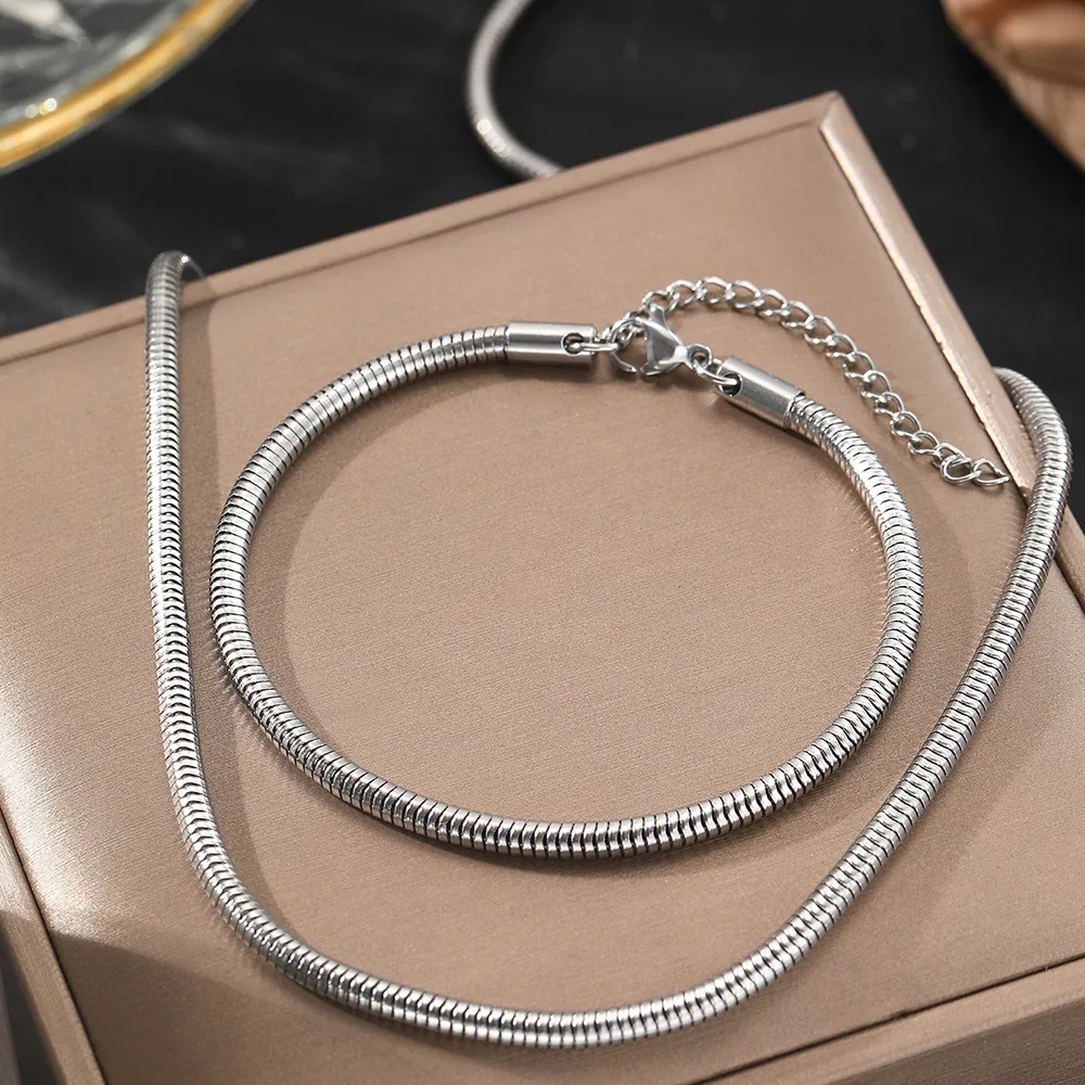18Kゴールドメッキスネークボーンチェーンネックレス女性の女性 3mm 