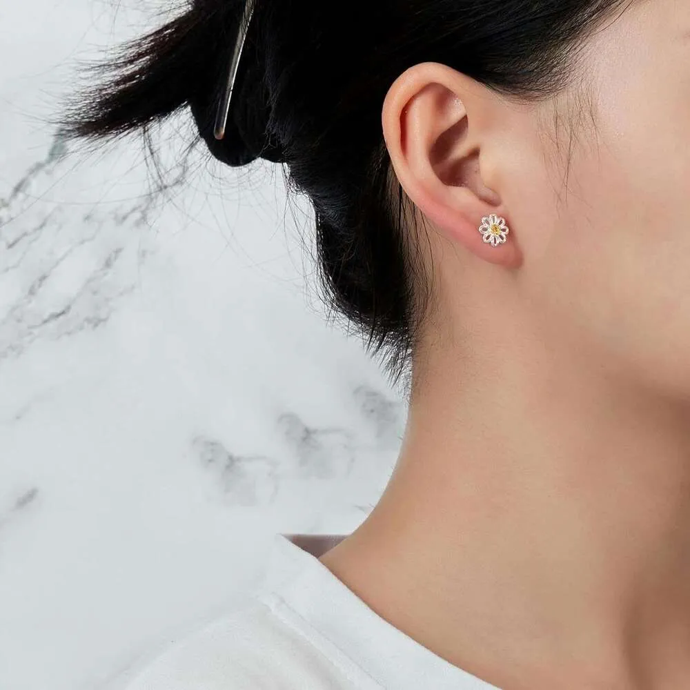 Daisy Stud Earrings With Zircondia Crystals For Everyday Wear_voghion.com