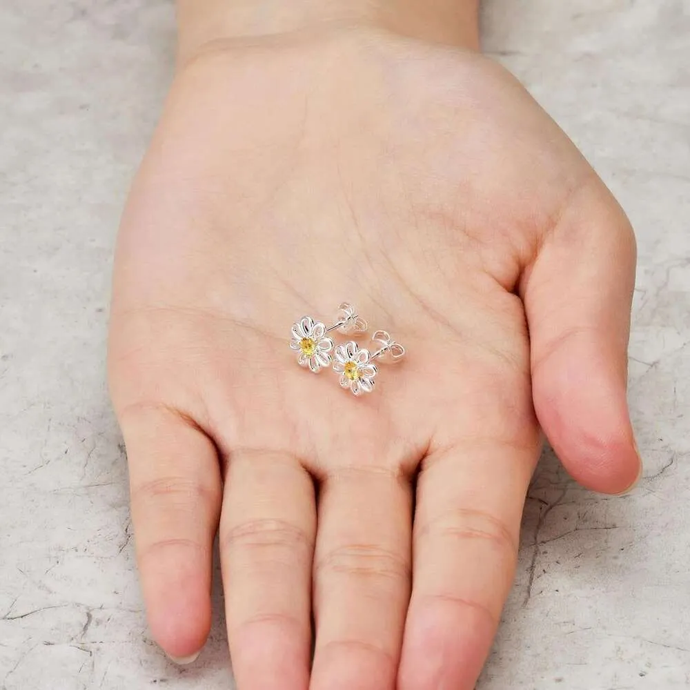 Daisy Stud Earrings With Zircondia Crystals For Everyday Wear_voghion.com