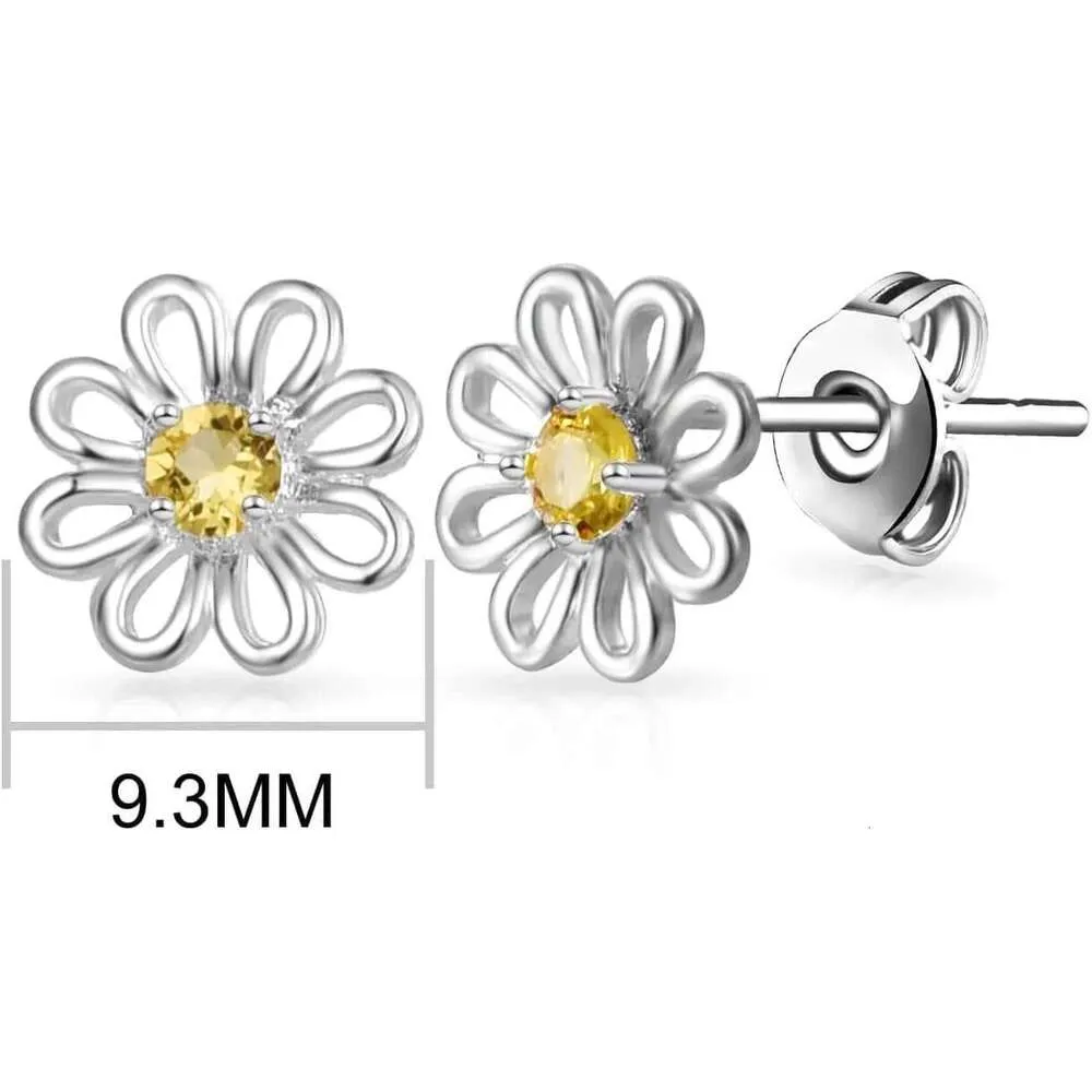 Daisy Stud Earrings With Zircondia Crystals For Everyday Wear_voghion.com