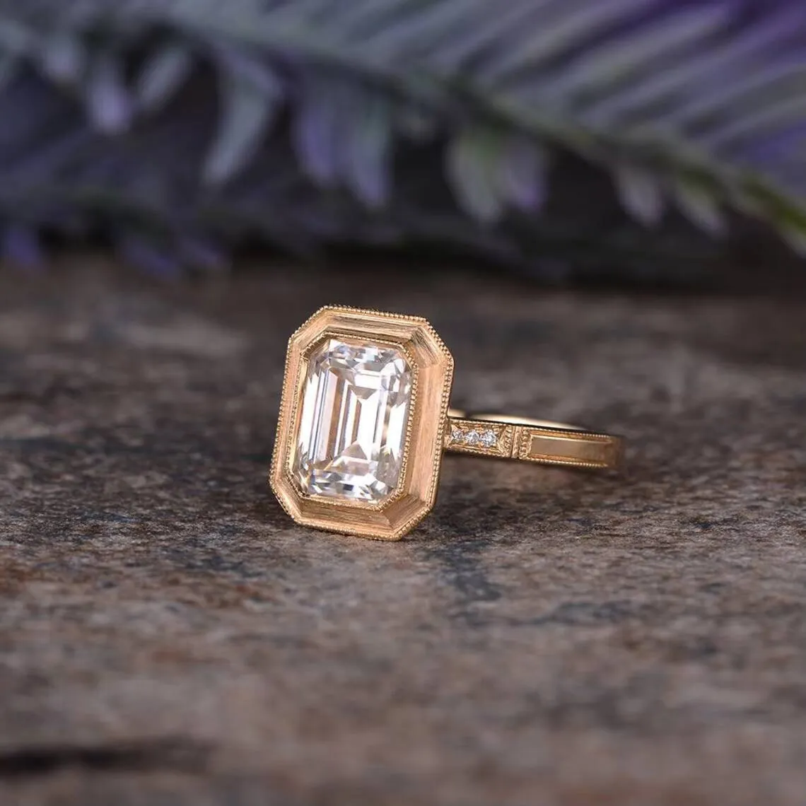 Vintage ring, 10k goud, 25ct smaragd, verlovingsring en moissanite ringset._voghion.com
