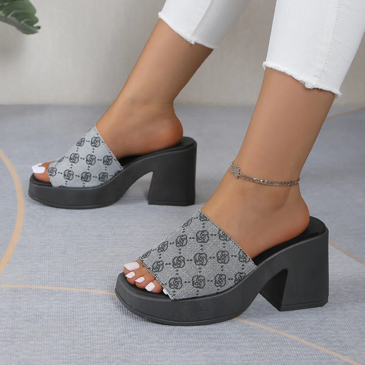 Free Shipping Summer 2026s New Print Design Platform Women Fashion Trend Classic Outdoor Versatile Cool Slippers Large_voghion.com
