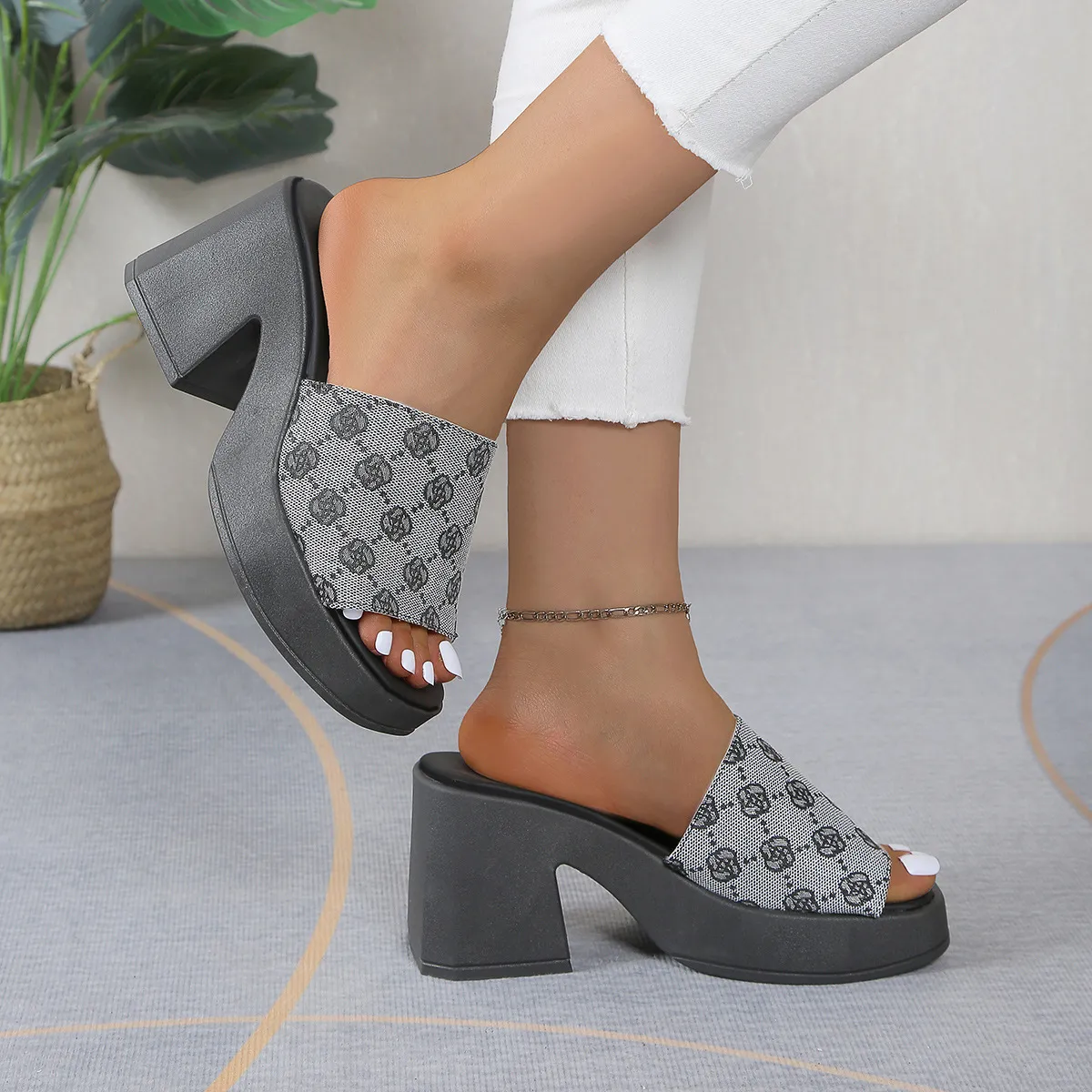 Free Shipping Summer 2026s New Print Design Platform Women Fashion Trend Classic Outdoor Versatile Cool Slippers Large_voghion.com