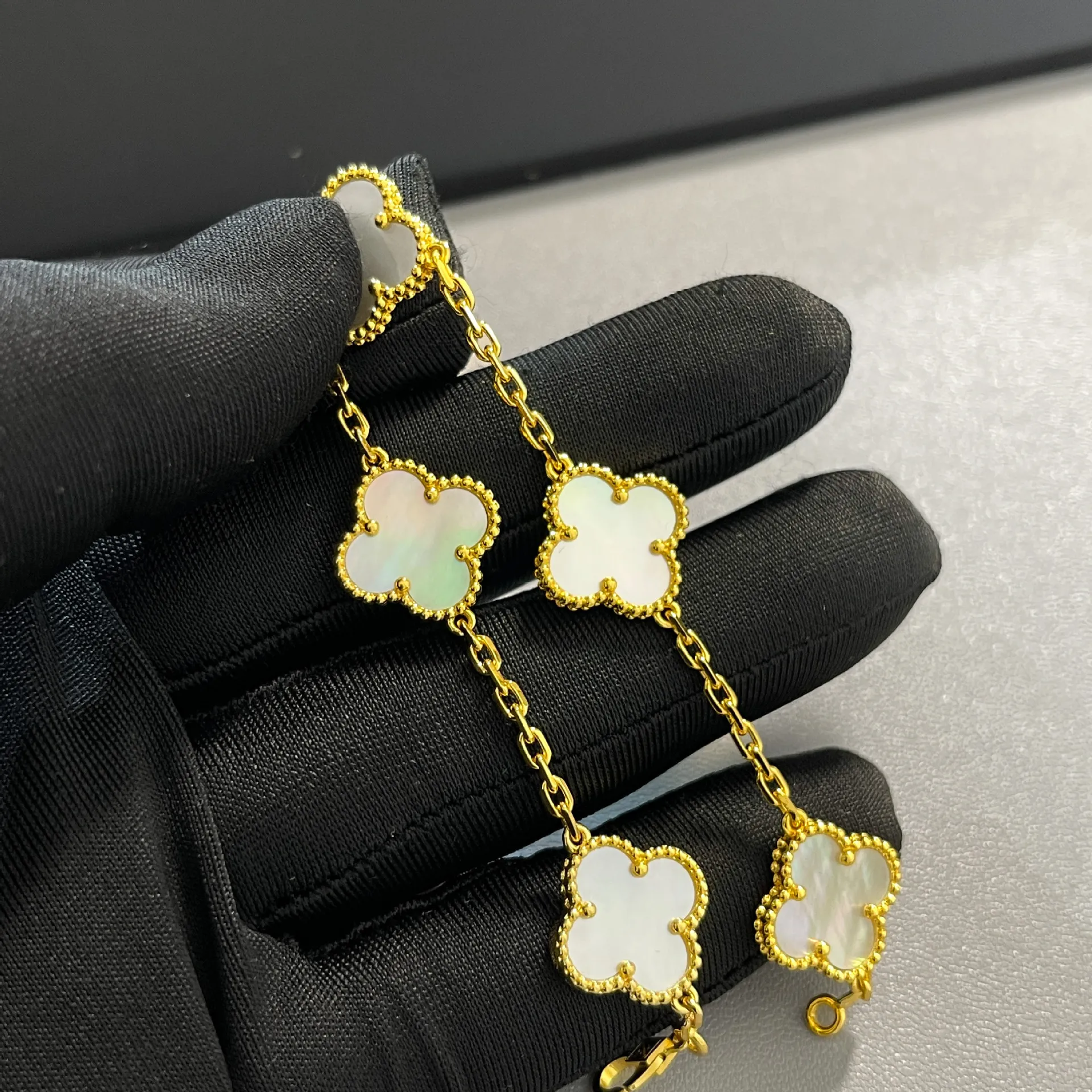 デザイナー ブランド 四つ葉のクローバー ブレスレット 18K ゴールド