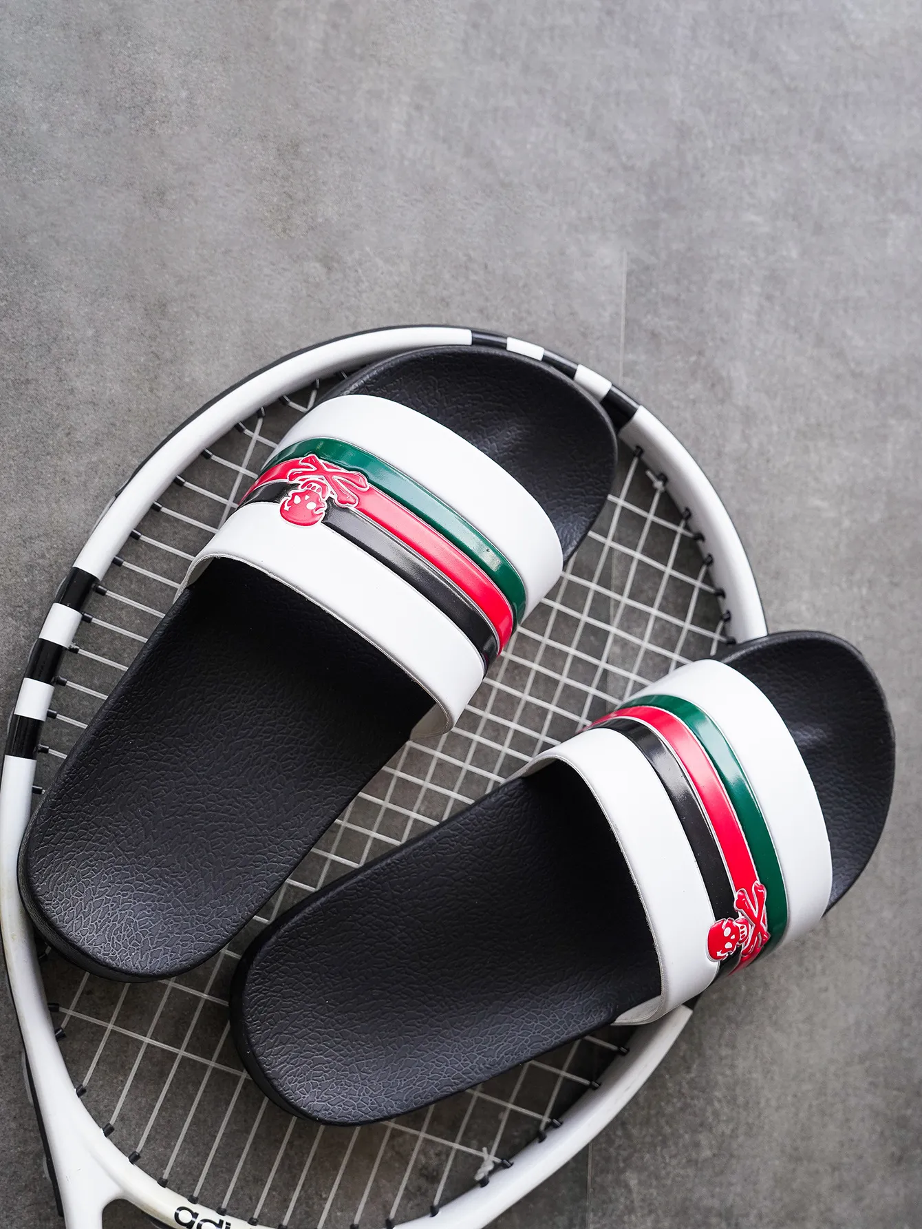 Gratis verzending 2026s nieuwe gestreepte herenschoenen met zachte zool, geschikt voor binnen en buiten, trendy strandmodel, verkrijgbaar in grote maten._voghion.com