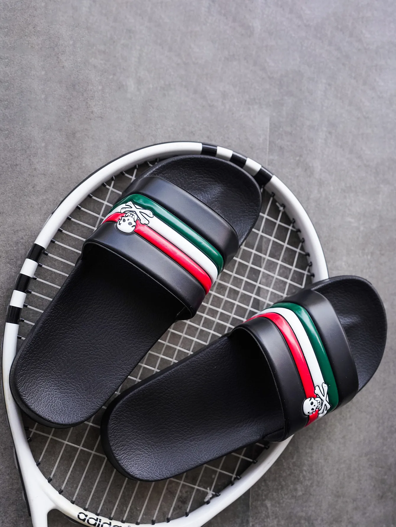 Gratis verzending 2026s nieuwe gestreepte herenschoenen met zachte zool, geschikt voor binnen en buiten, trendy strandmodel, verkrijgbaar in grote maten._voghion.com