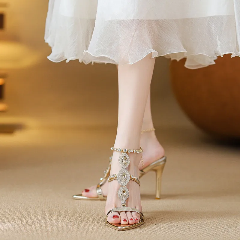 Sandali da donna eleganti con farfalla di cristallo, cinturino alla caviglia, punta aperta, tacco alto sottile, décolleté comode per camminare._voghion.com