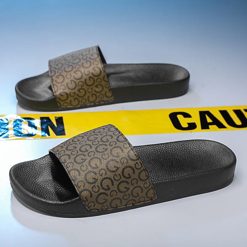Neue Herren-Slipper mit Buchstabenprint in Übergrößen (39–47) für den Sommer, ideal für Strand und Outdoor-Aktivitäten – Schwarz, Blau, Braun (2026)_voghion.com