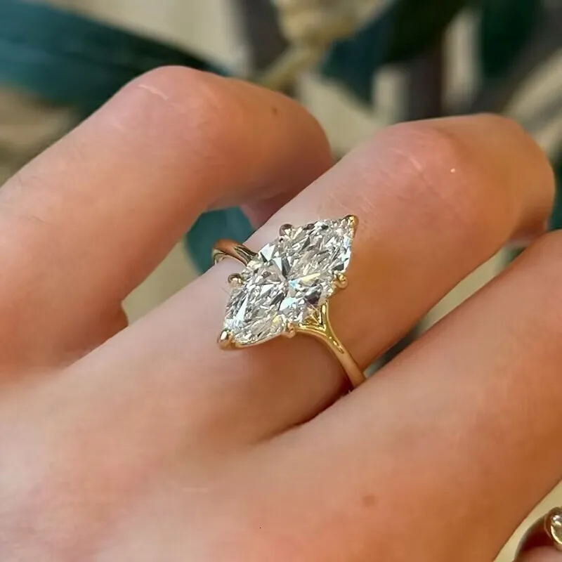 Marquise Cut Lab Grown Diamond Engagement Ring Set In Solid Gold_voghion.com