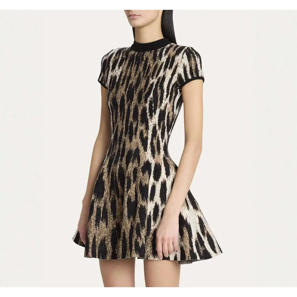 leopard jacquard knit dress Autumn Print Short Sleeve A Line... From Yf59016307, Rs.3,651.97 Swatch:#c5d4ca