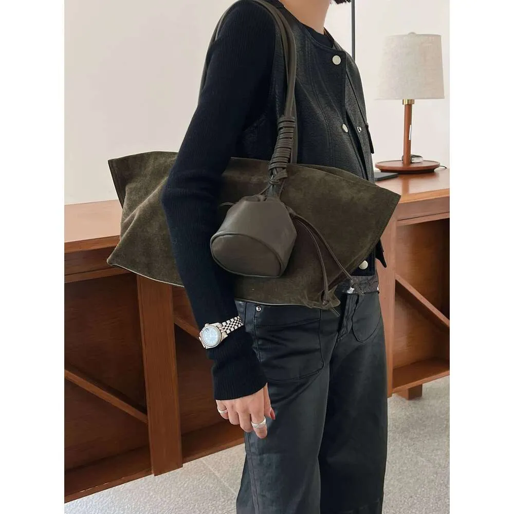 Borsa a spalla da donna in camoscio oversize tote casual di lusso_voghion.com