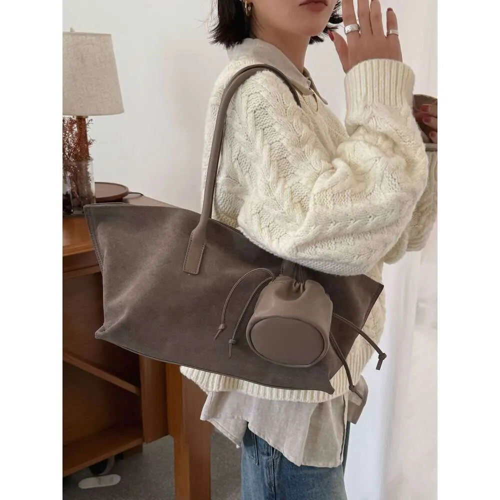 Borsa a spalla da donna in camoscio oversize tote casual di lusso_voghion.com