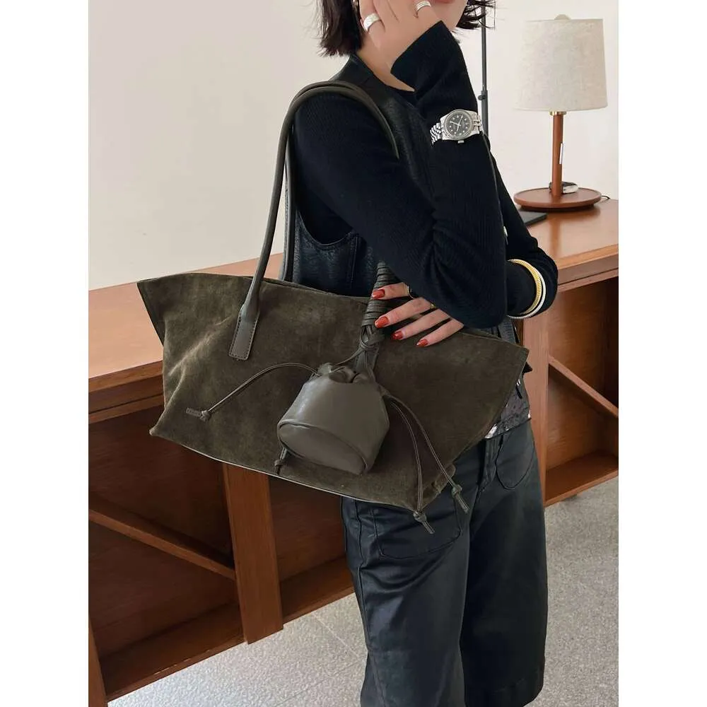 Borsa a spalla da donna in camoscio oversize tote casual di lusso_voghion.com