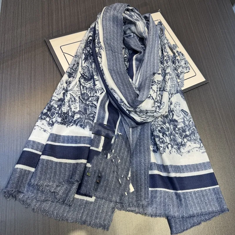Cachecol elegante feminino em algodão azul tinta com bosque_voghion.com